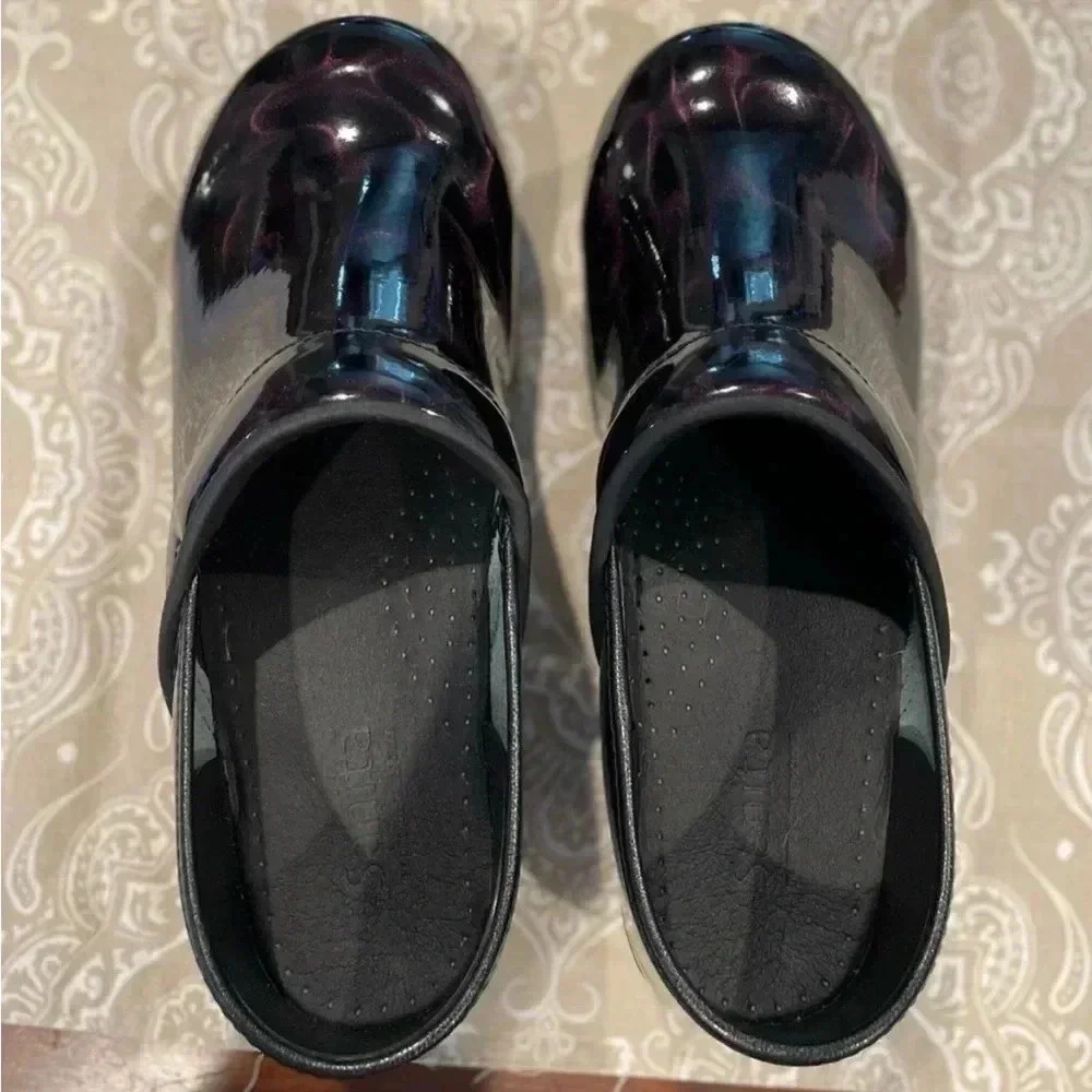Sanita Clogs Patent Purple/Black Swirl women’s 40/9 - Picture 3 of 8